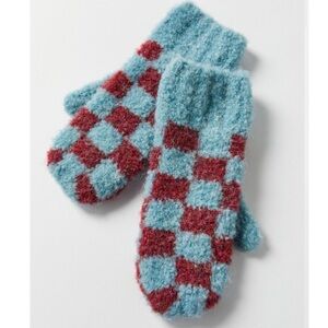 NWOT UO Teddy Checkerboard Retro Mittens